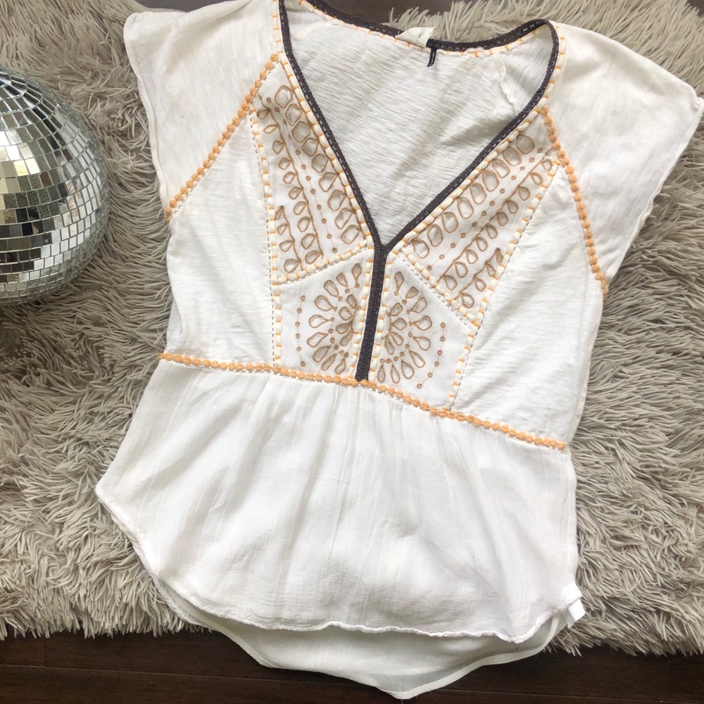 Anthropologie White Short Sleeve Top- Akemi + Kin